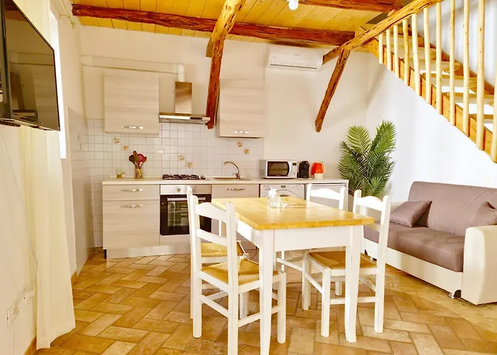 Le Arcada - Nel Cuore Del Centro Storico Di Orosei